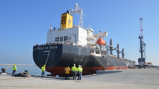Karasu Limanı'ndan ilk ihracat gerçekleştirildi
