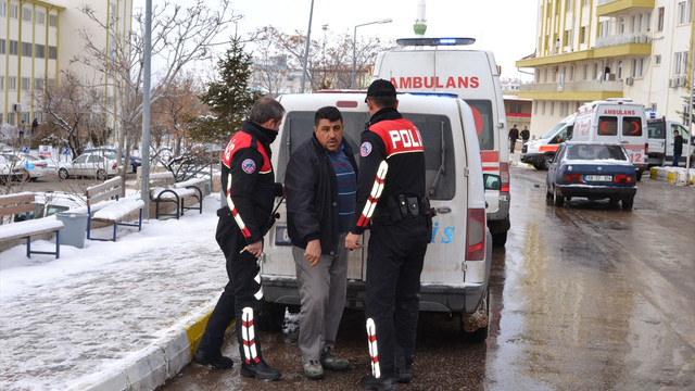 Kaza tutanağı hazırlayan polise çarptı