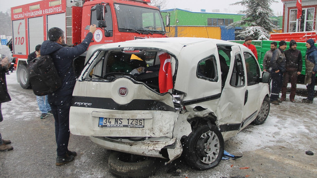 Kocaeli'de trafik kazası: 6 yaralı