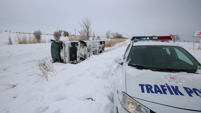Konya'da otobüs şarampole devrildi