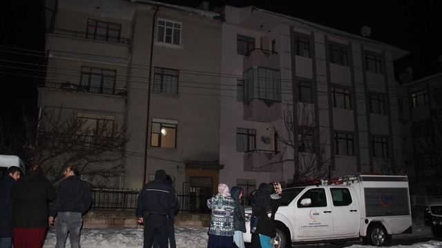 Konya'da sarsıntı oluşan apartman boşaltıldı