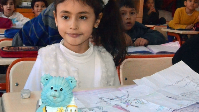 Küçük Banu'dan Suriyeli kardeşleri için anlamlı yardım