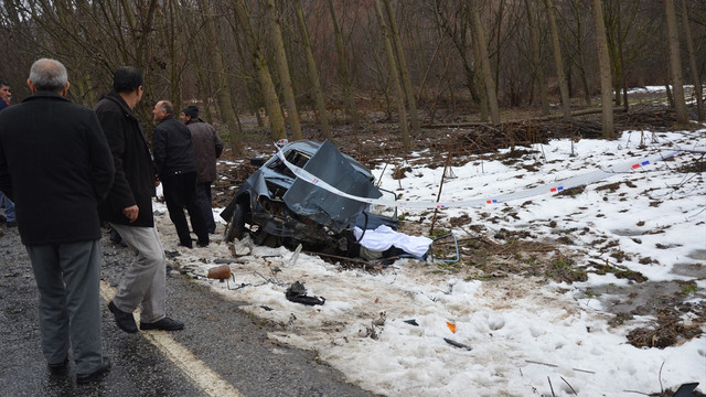 Kütahya'da trafik kazası: 2 ölü, 3 yaralı