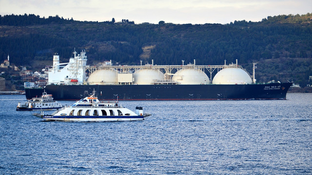 LNG tankeri Çanakkale Boğazı'ndan geçti