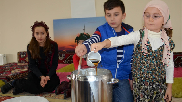 Öğrenciler doğal yollarla peynir, turşu, sirke üretiyor