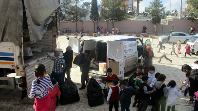 Oyuncaklarını Halepli çocuklara gönderdiler