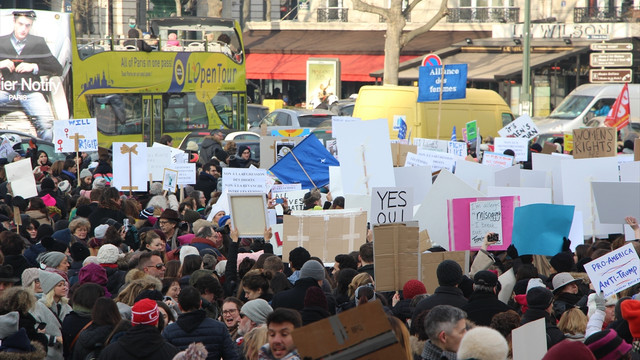 Paris'te Trump karşıtı gösteri