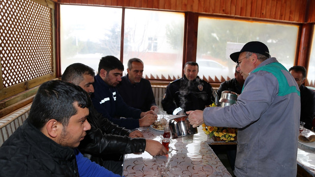 Polisten şoförlere közlenmiş patates ikramı