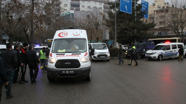 Siirt'te bıçaklı kavga: 3 yaralı