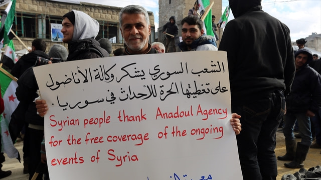 Suriye'de cuma namazı sonrası Esed protestosu