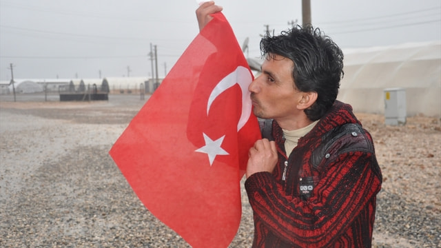 Suriyelilerden Samsun'a 30 bin Türk bayrağı