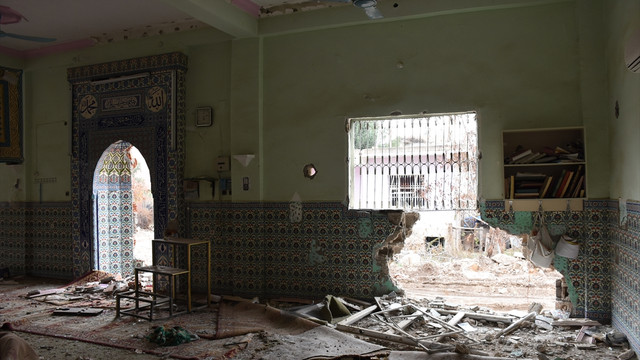 Teröristlerin cami ve okullara verdiği zarar görüntülendi