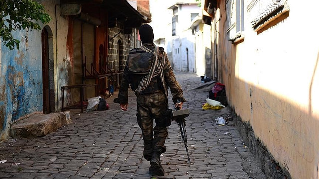 Diyarbakırda Yenişehir kaymakamına suikast için gelen terörist öldürüldü