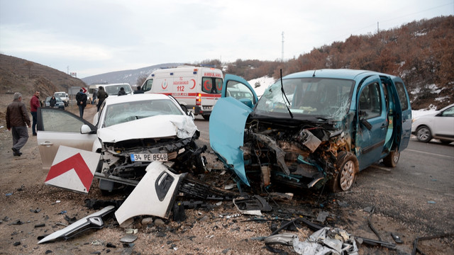 Tokat'ta zincirleme trafik kazası: 9 yaralı