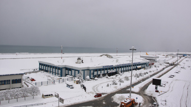 Trabzon'da havayolu ulaşımına kar engeli