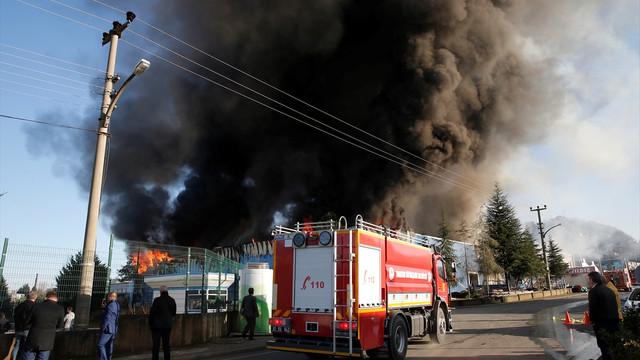 Trabzon'da mobilya fabrikasında yangın