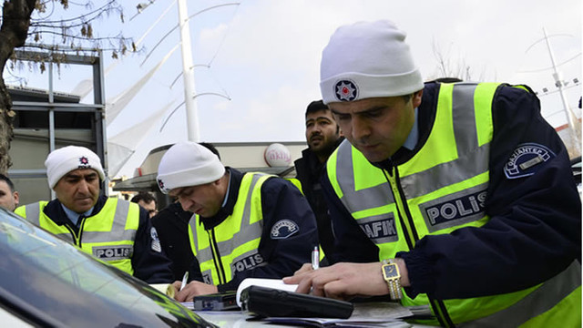 Trafik cezasını bir ay içerisinde ödemeyene yüzde 5 faiz uygulanacak