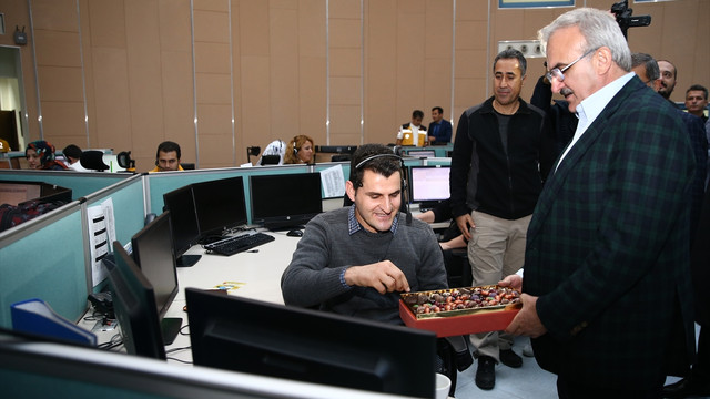 Vali Karaloğlu'ndan, nöbet tutan kamu çalışanlarına ziyaret