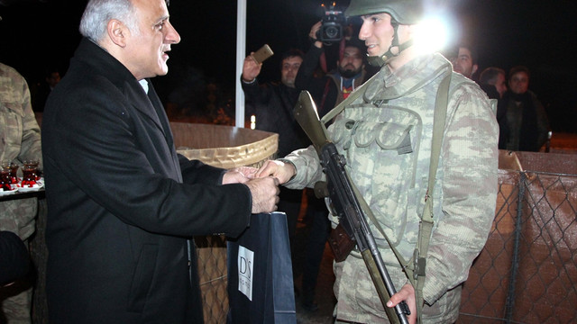 Vali Zorluoğlu, yeni yılda güvenlik güçlerini ziyaret etti