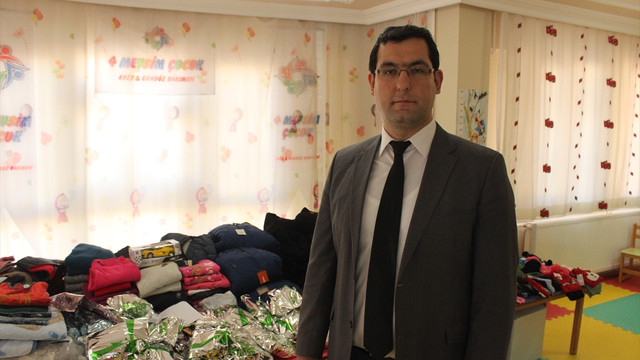 Yardım kolilerine resimlerini koydular