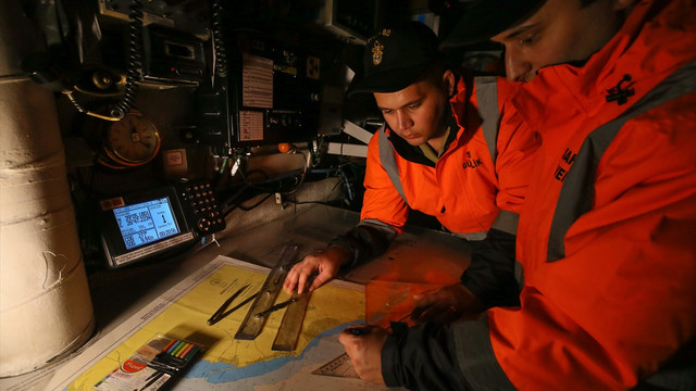 Yeni yıla hayat kurtarmak için denizde girdiler