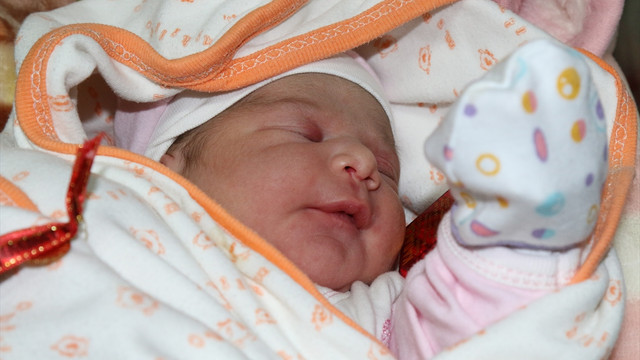 Yeni yılın ilk bebeklerine altın