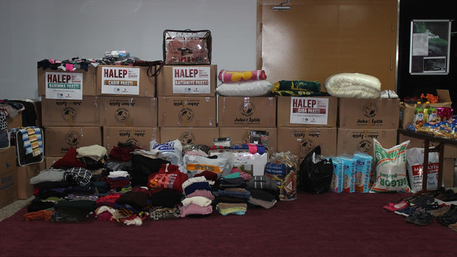 Yurtlarda barınan öğrenciler Halepliler için yardım topladı