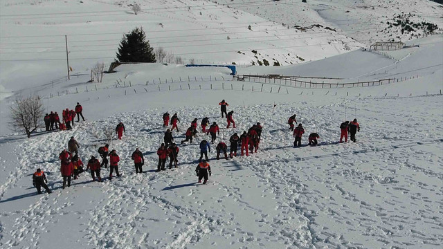 2 bin rakımlı yaylada çığ tatbikatı