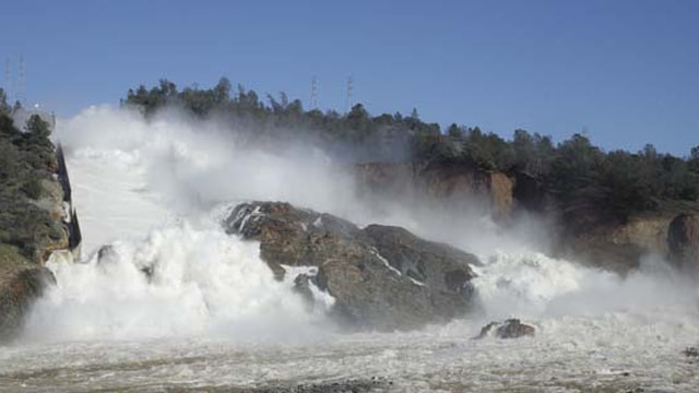 ABDde baraj delindi! Bölgede yaşayan 188 bin kişinin kaçışı sürüyor