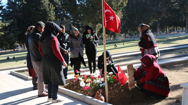 Ailesinden şehit Uzman Çavuş Güngör'ün mezarına ziyaret