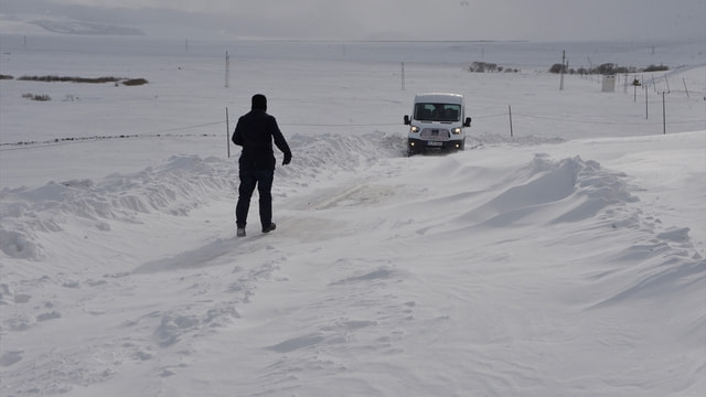 Ardahan'da ulaşıma kar engeli