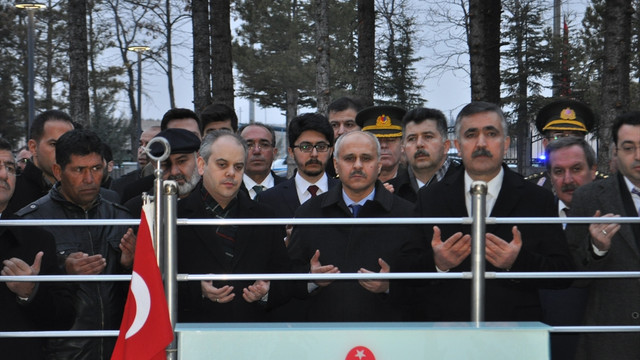 Bakan Kılıç'tan şehit Halisdemir'in kabrine ziyaret