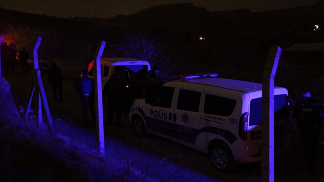 Eşi ve çocuklarını silahla rehin aldı