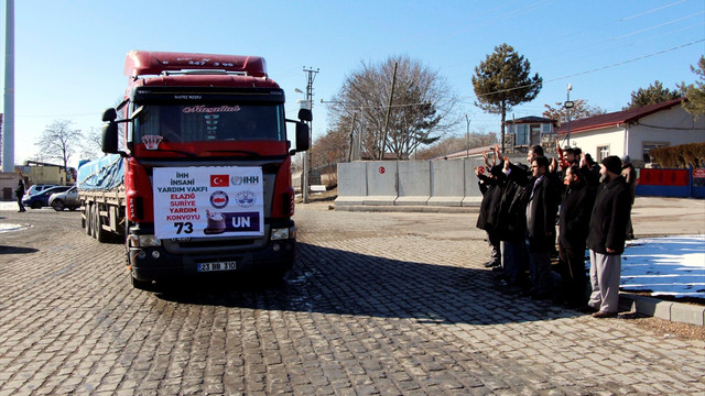 Halep'e 4 tır yardım