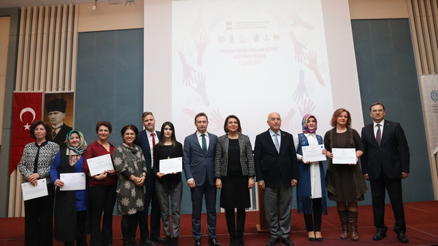 Kadınlar insan hakları eğitimi sertifikalarını aldı