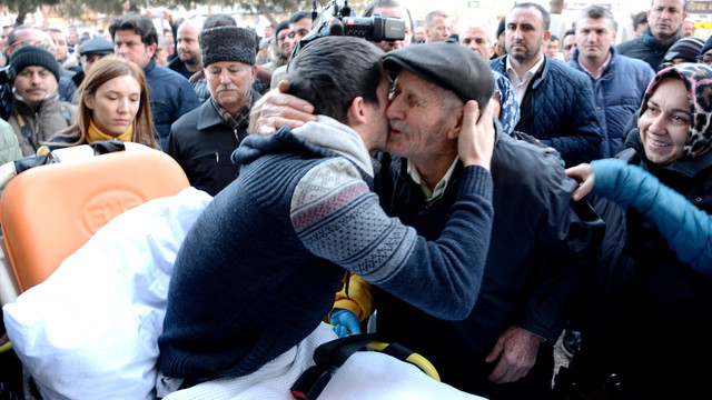 Kayseri'deki terör saldırısında yaralanan asker babaevinde