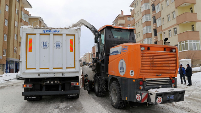 Kış kentinden 280 bin ton kar taşındı