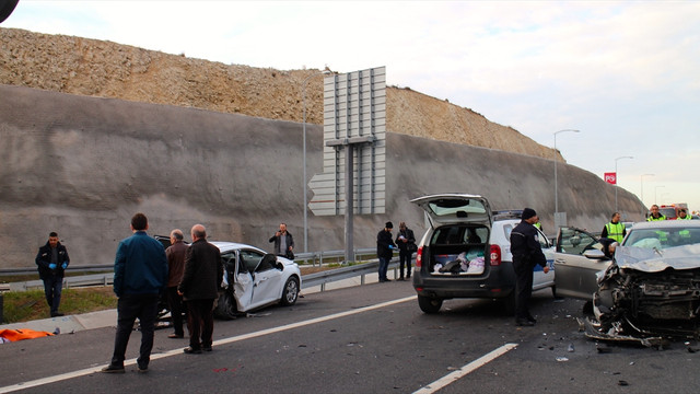 Kocaeli'de zincirleme trafik kazası: 1 ölü, 4 yaralı