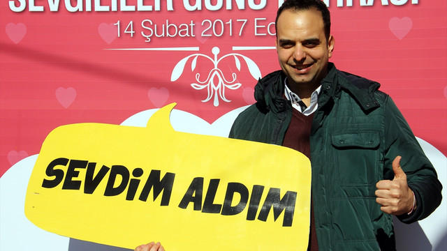 Kürsüden aşklarına seslendiler