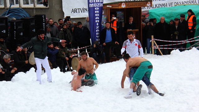 Şavşat'ta 22. Kar Üstü Karakucak Güreşleri