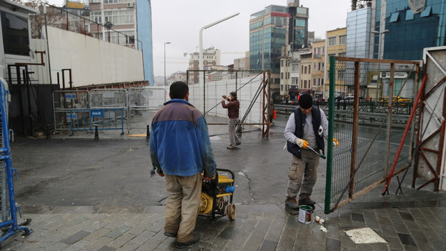 Taksim'e yapılacak caminin şantiyesi kuruluyor