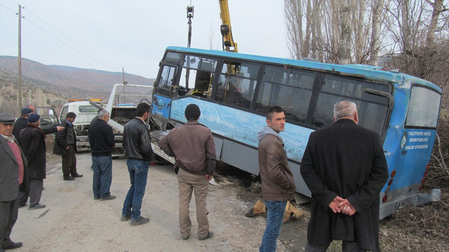 Tokat'ta minibüsle otomobil çarpıştı: 11 yaralı