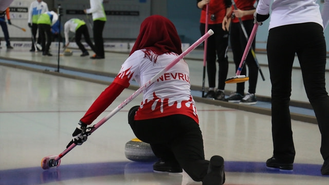 Türkiye, curlingde kızlarda finale çıktı