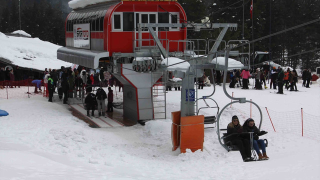 Yıldıztepe'ye Ankaralı kayakseverler yoğun ilgi gösteriyor