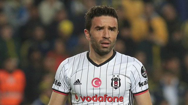 Adriano ve Gökhan Gönül’e büyük destek 23