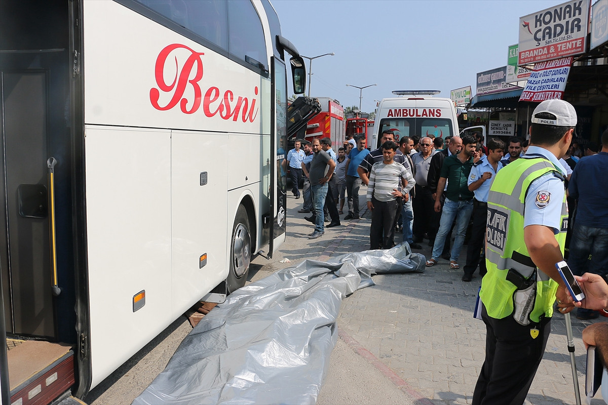 Indigi Otobusun Altinda Kalan Kadin Oldu Guncel
